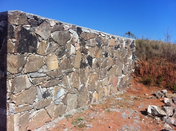 ConstruSousa - Construção de um muro em pedra velha em S